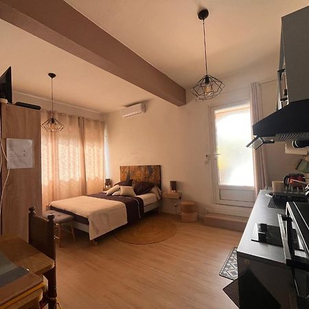 Studio Cosy Avec Piscine Dans Une Villa แซงต์-เดอนี ภายนอก รูปภาพ