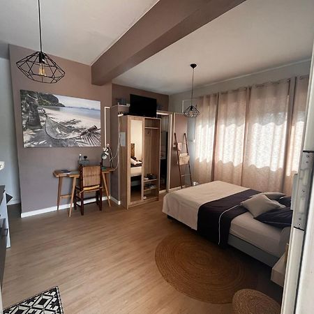 Studio Cosy Avec Piscine Dans Une Villa แซงต์-เดอนี ภายนอก รูปภาพ