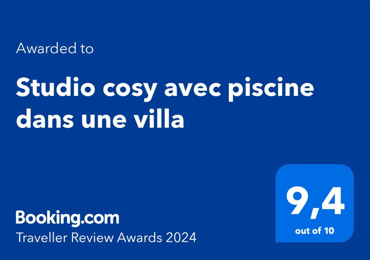 Studio Cosy Avec Piscine Dans Une Villa แซงต์-เดอนี ภายนอก รูปภาพ