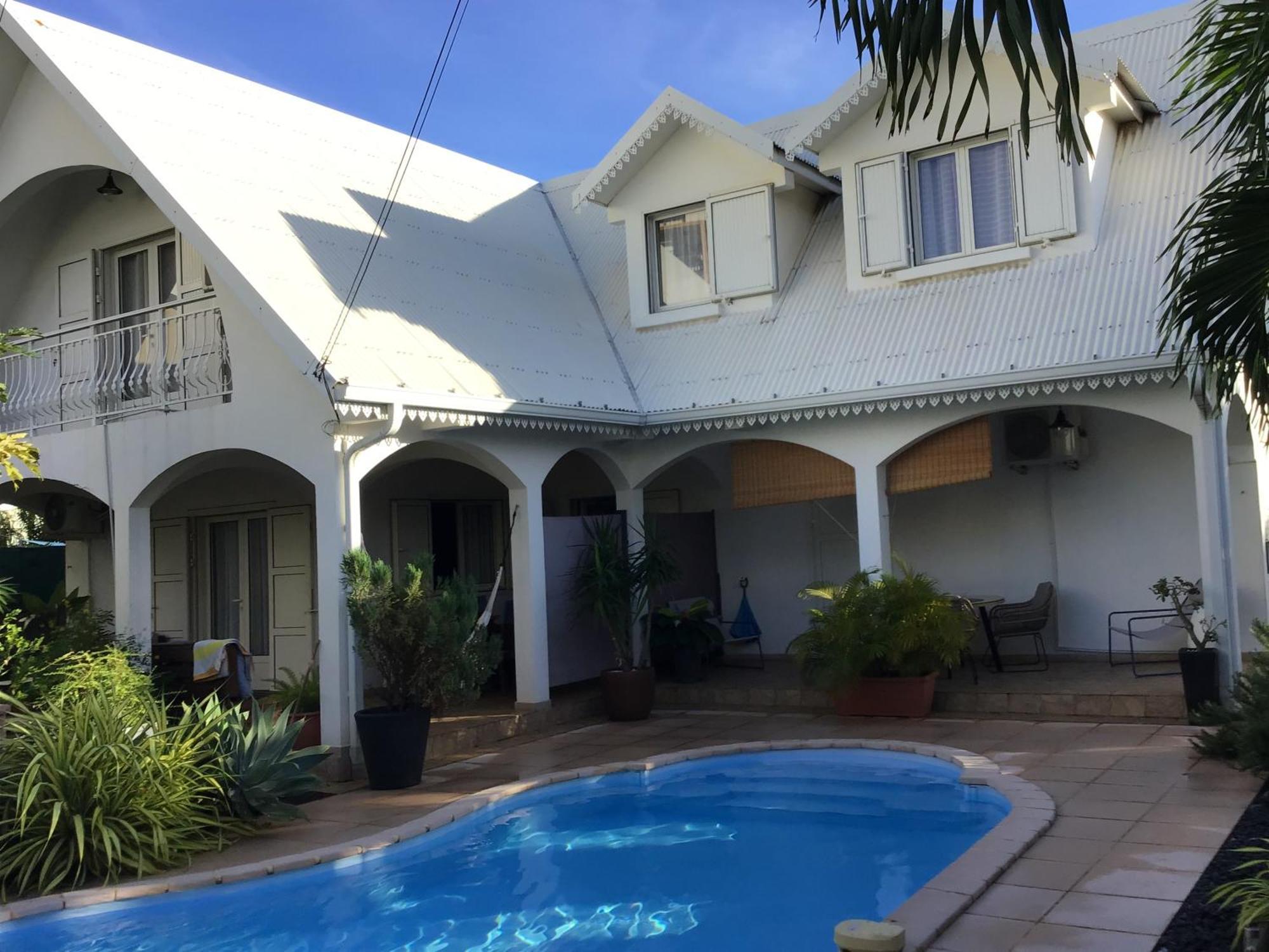 Studio Cosy Avec Piscine Dans Une Villa แซงต์-เดอนี ภายนอก รูปภาพ